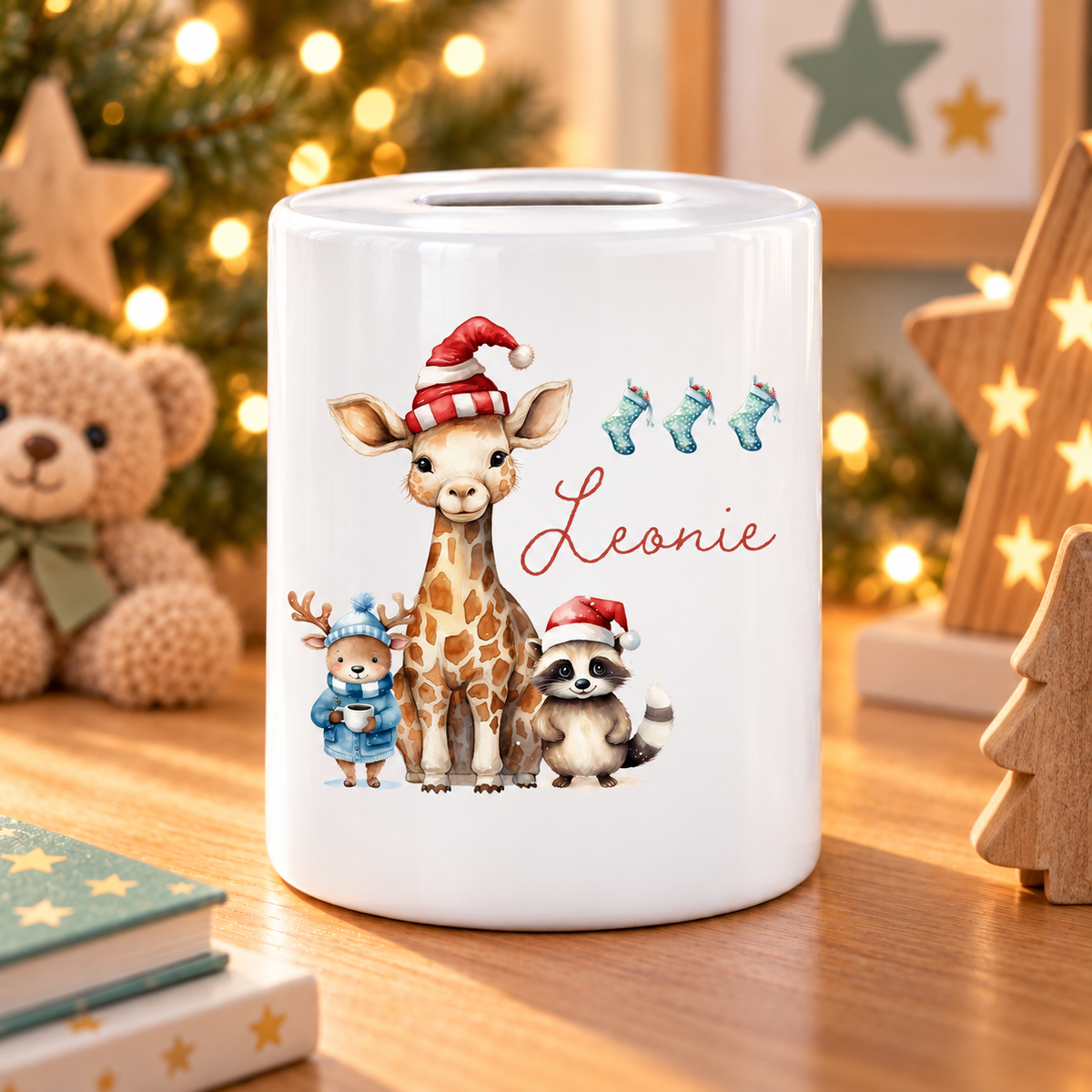 MUCKKI-PRO:3f44a0f8bf98d8d62480ef2ce91aa31fd686877962f2b7d515ab0b8d075aeb1c:Spardose mit Wunschname Weihnachten Tiere 1 personalisiert
