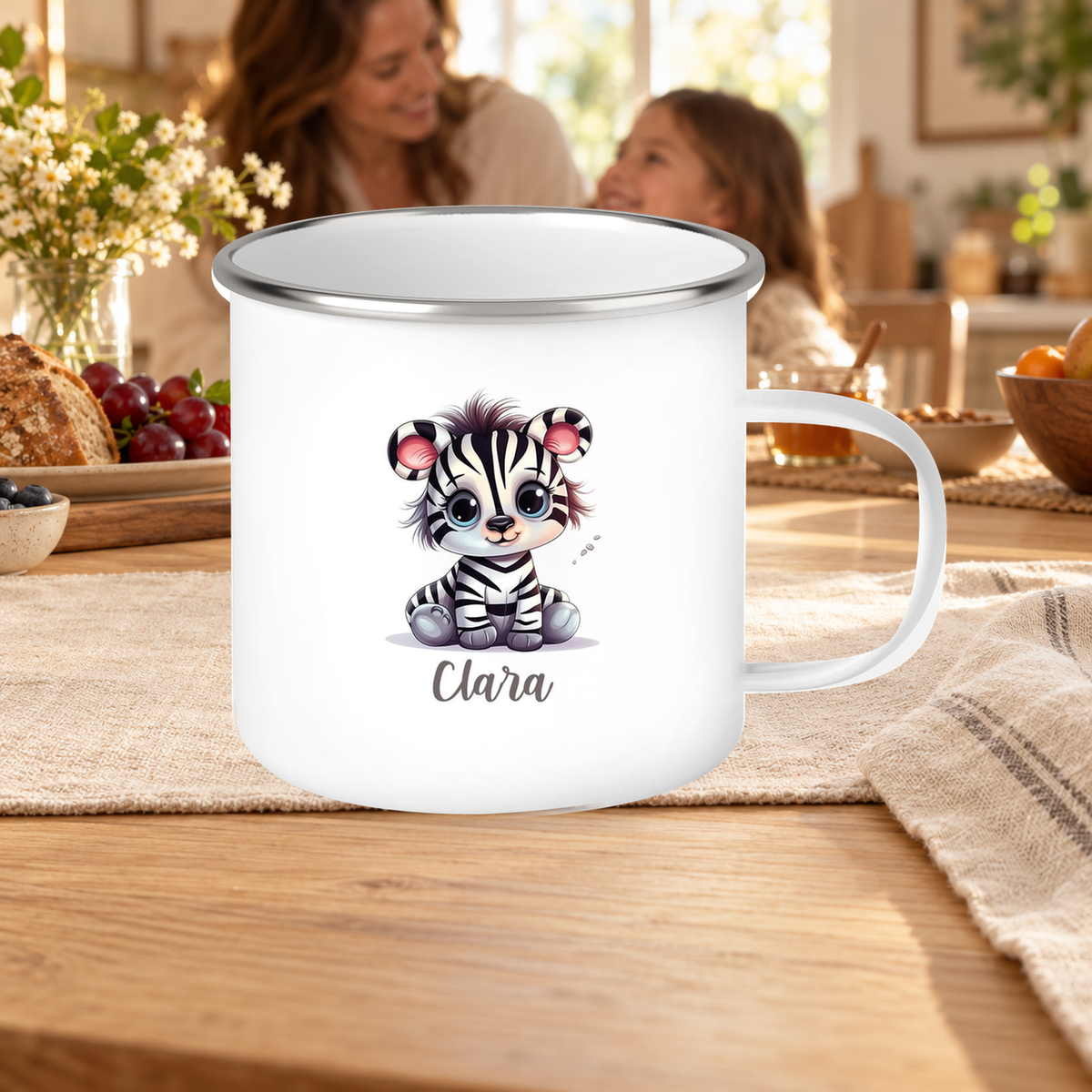 MUCKKI-PRO:d026b2dae6e705a8577f36776f16bbd94527c543bd79cc378546f4e693a328ba:Tasse Wunschname Zebra 2 Emaille Kinderbecher