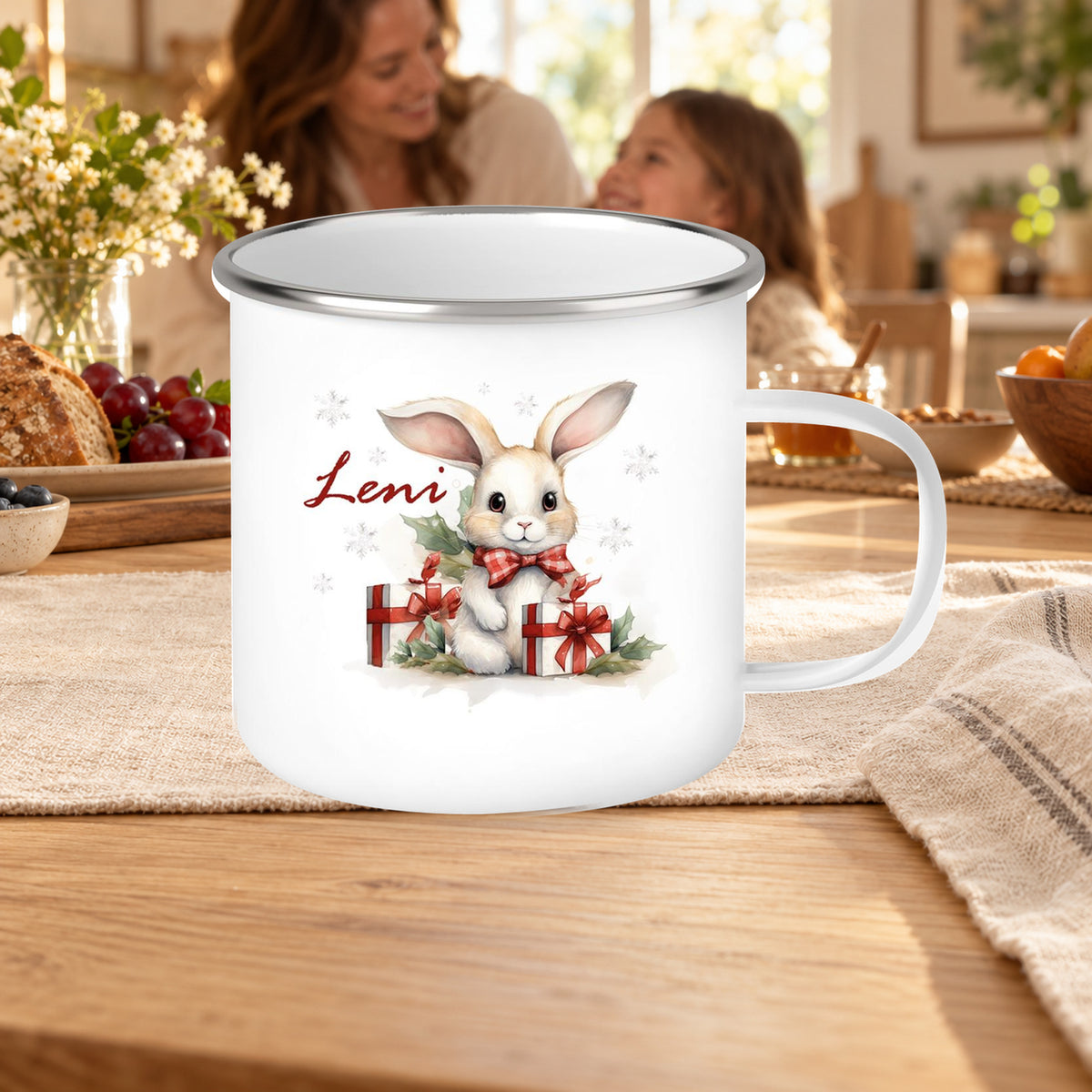 MUCKKI-PRO:d0ef3c36f189a94f4e03c90bbc0e26f0b2f59d8e280967851e9a15c9a9d47de3:Tasse Wunschname Weihnachten Hase Sterne Emaille Kinderbecher