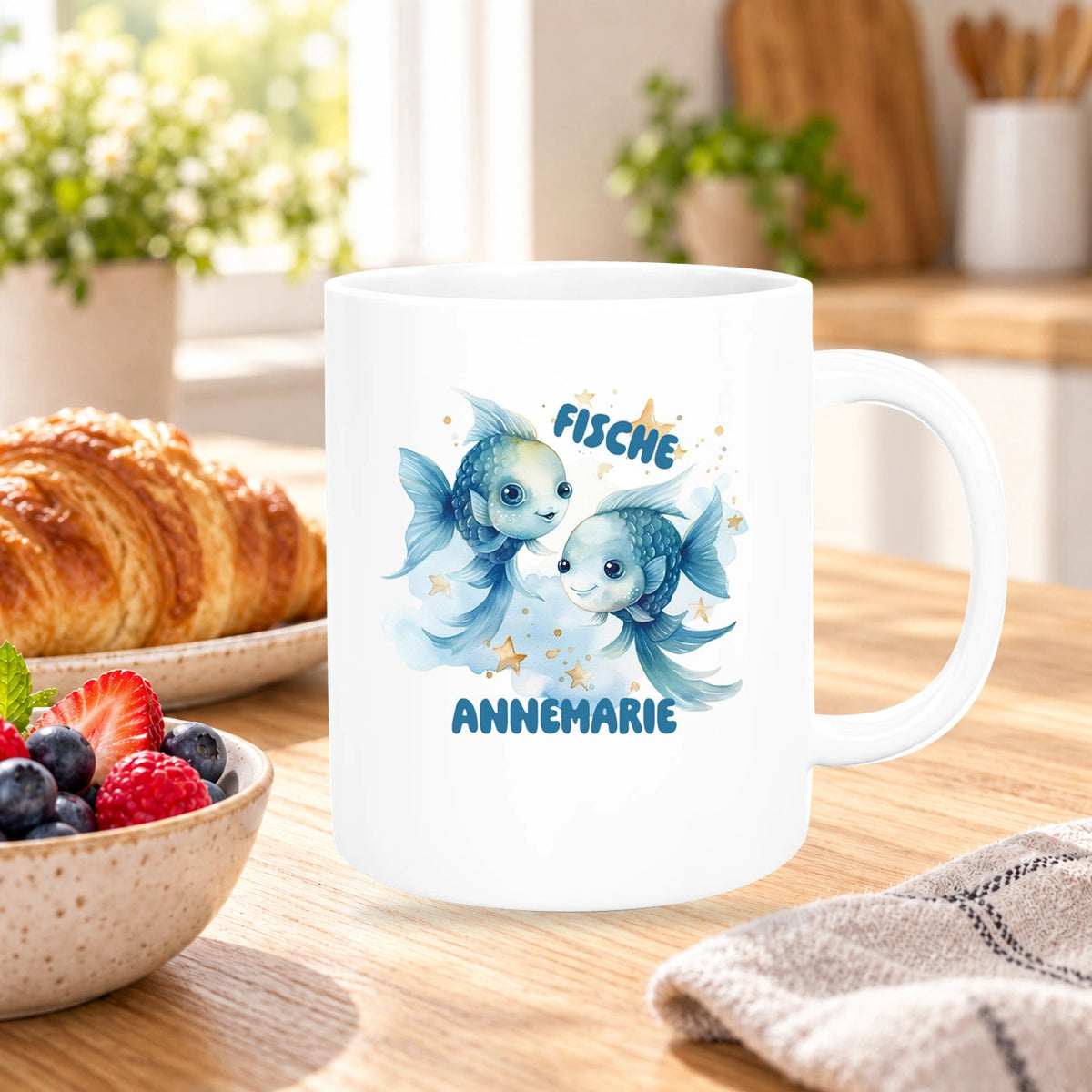MUCKKI-PRO:10482a2885ab2735fe5e68629db3432a01c39b11be96eef637e3f5a13d95137d:Tasse Sternzeichen Kinder Fische 1 Wunschname Keramik Kinderbecher personalisiert versch. Farben