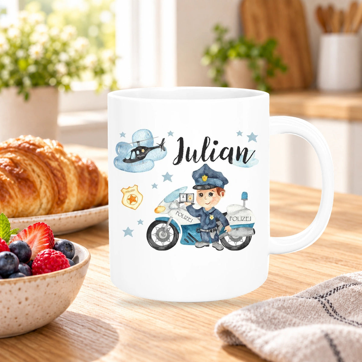 MUCKKI-PRO:1a0b9e602cf3d2431f03697317304c7ee852b73a56e9dff42df4d446a41ec3d1:Tasse Polizei 2 Wunschname Keramik Kinderbecher personalisiert versch. Farben