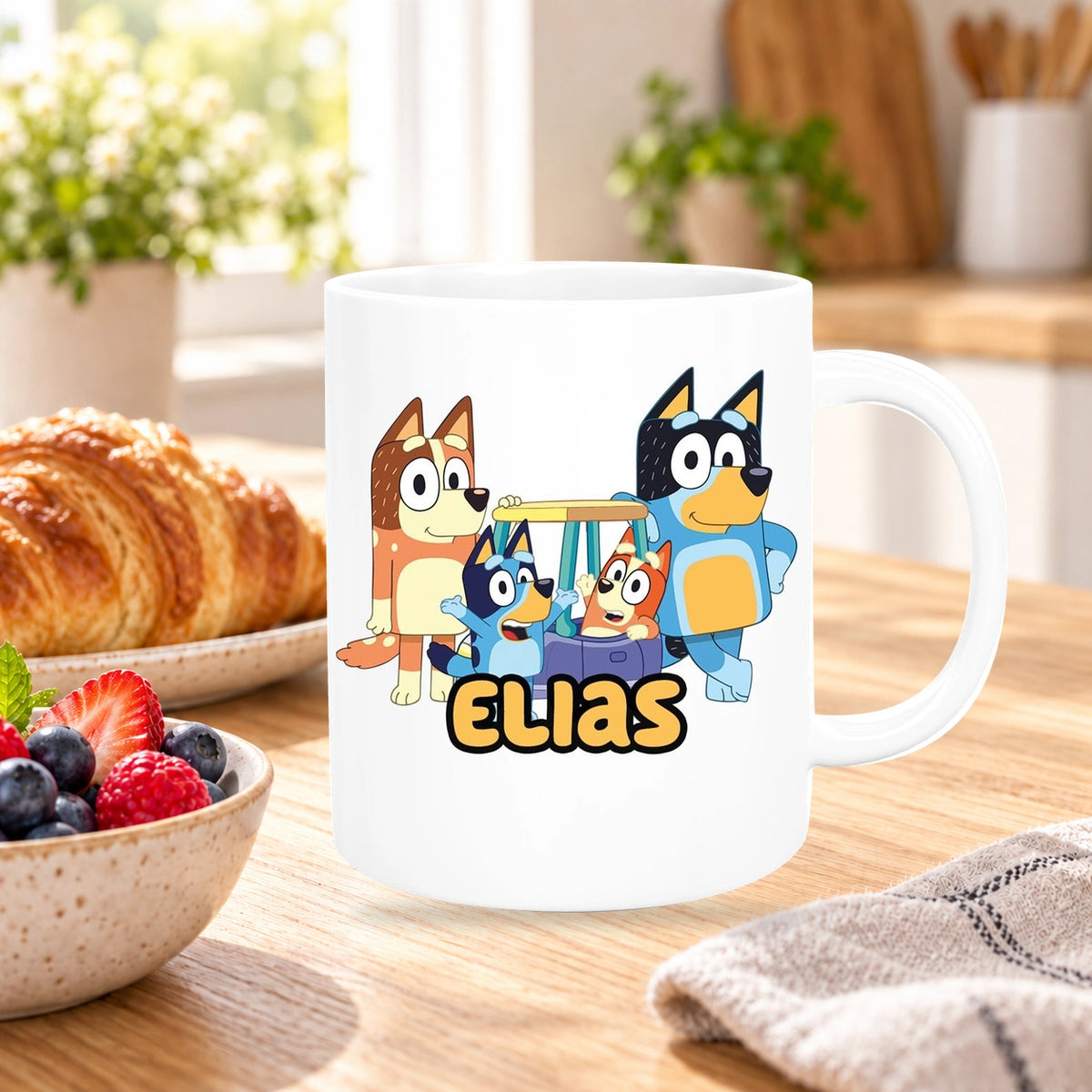MUCKKI-PRO:0fa6a9de71446eee07c0755930de68c18df29f05b3a54f9b76becbb707ae1d18:Tasse Bluey 2 Wunschname Keramik Kinderbecher personalisiert versch. Farben
