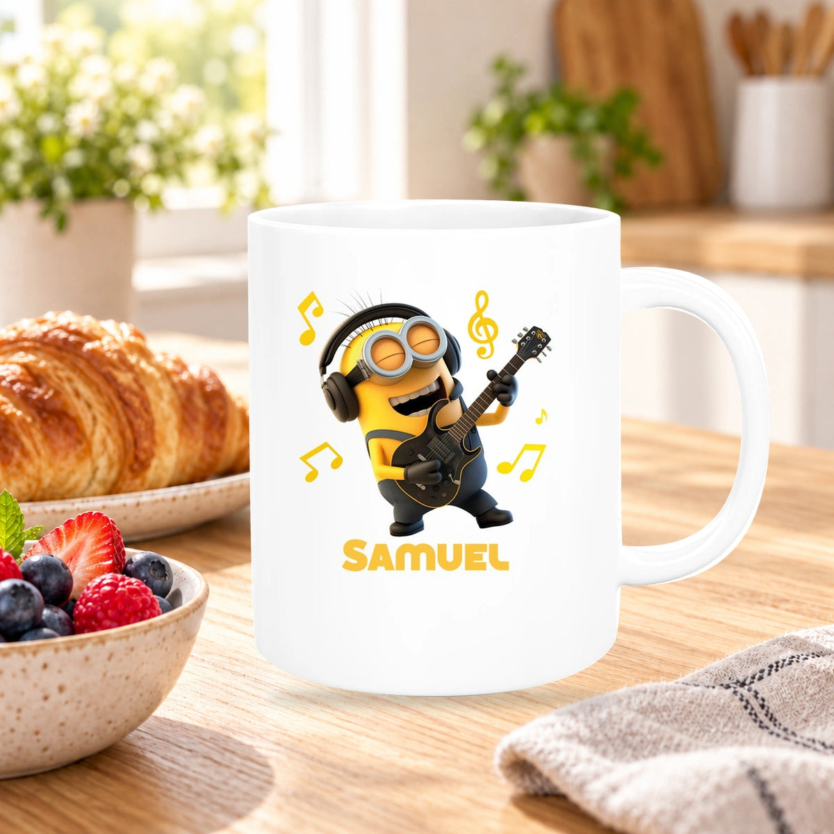 MUCKKI-PRO:2cf64651581e76c72c35d497c77843ba113af94f5396c73b898d8416f6386489:Tasse Minions Kinder Minion 6 Rockstar Wunschname Keramik Kinderbecher personalisiert versch. Farben