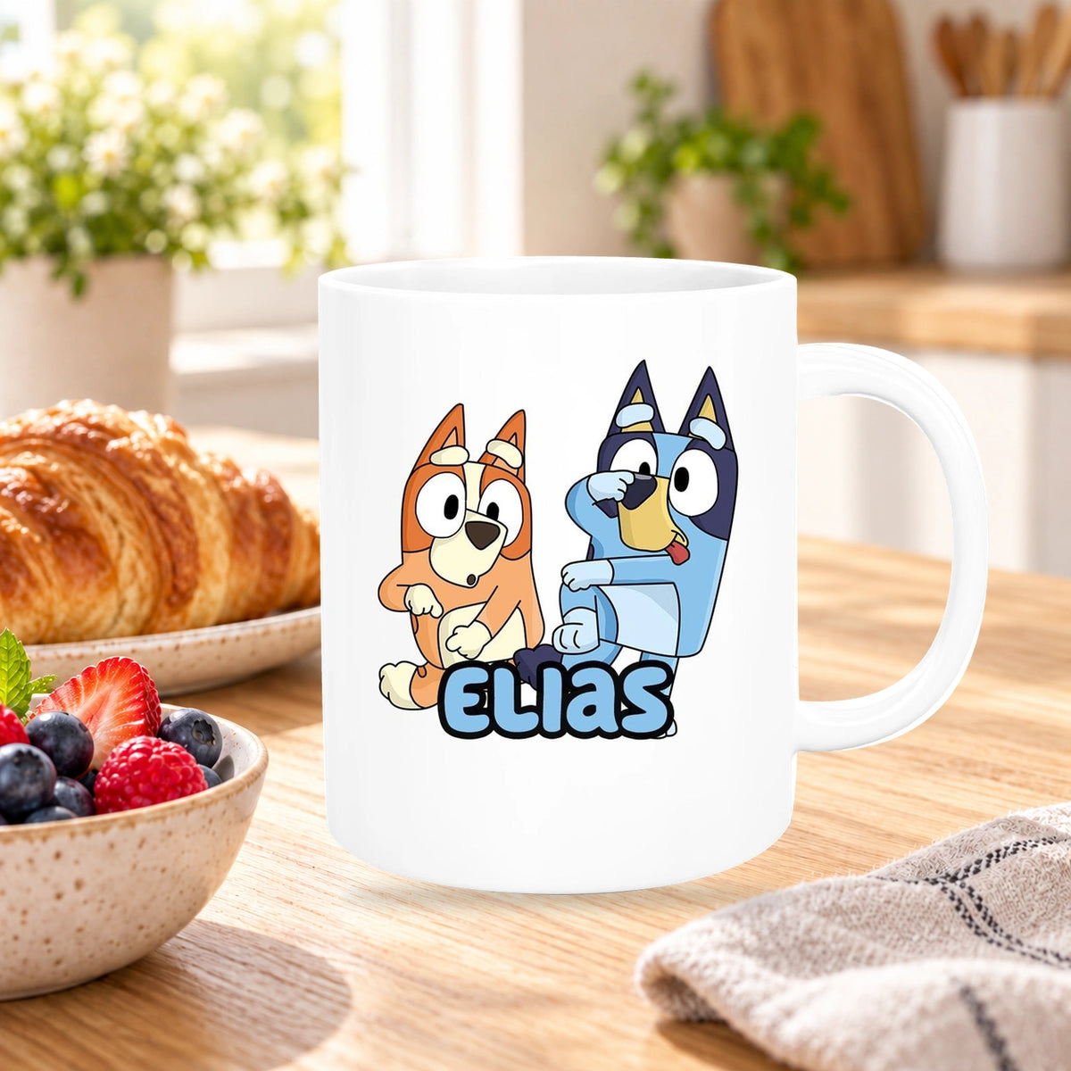 MUCKKI-PRO:2b754d8a17ed5c37d391deaeac95b8280b6a221606268b0aa3f96c14c3ab8eff:Tasse Bluey 3 Wunschname Keramik Kinderbecher personalisiert versch. Farben