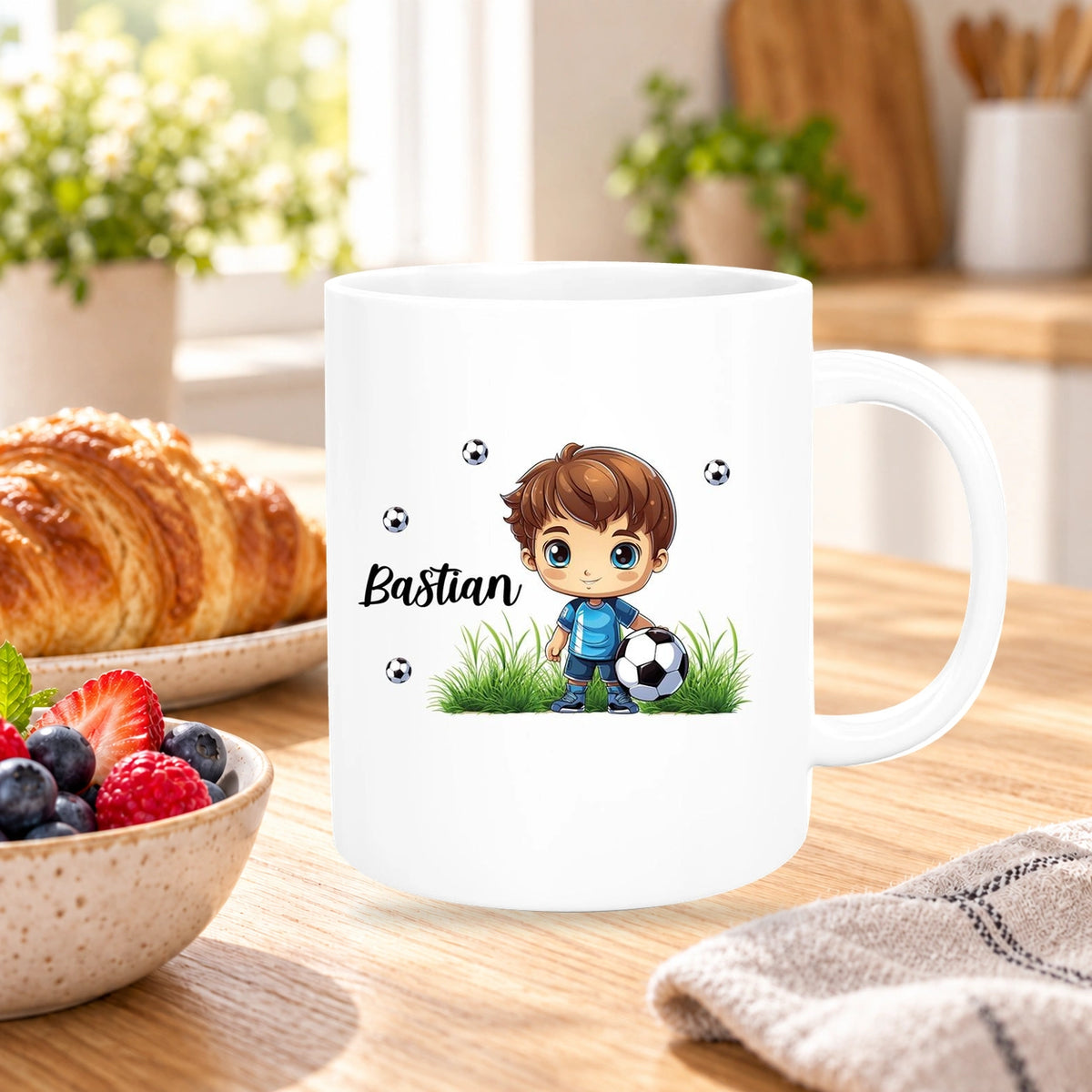 MUCKKI-PRO:d3eeedde3758fecc2d6aba7aaf68684fffd3ca8b2e80c6f7905050c325b4bee5:Tasse Fußball 6 Wunschname Keramik Kinderbecher personalisiert versch. Farben