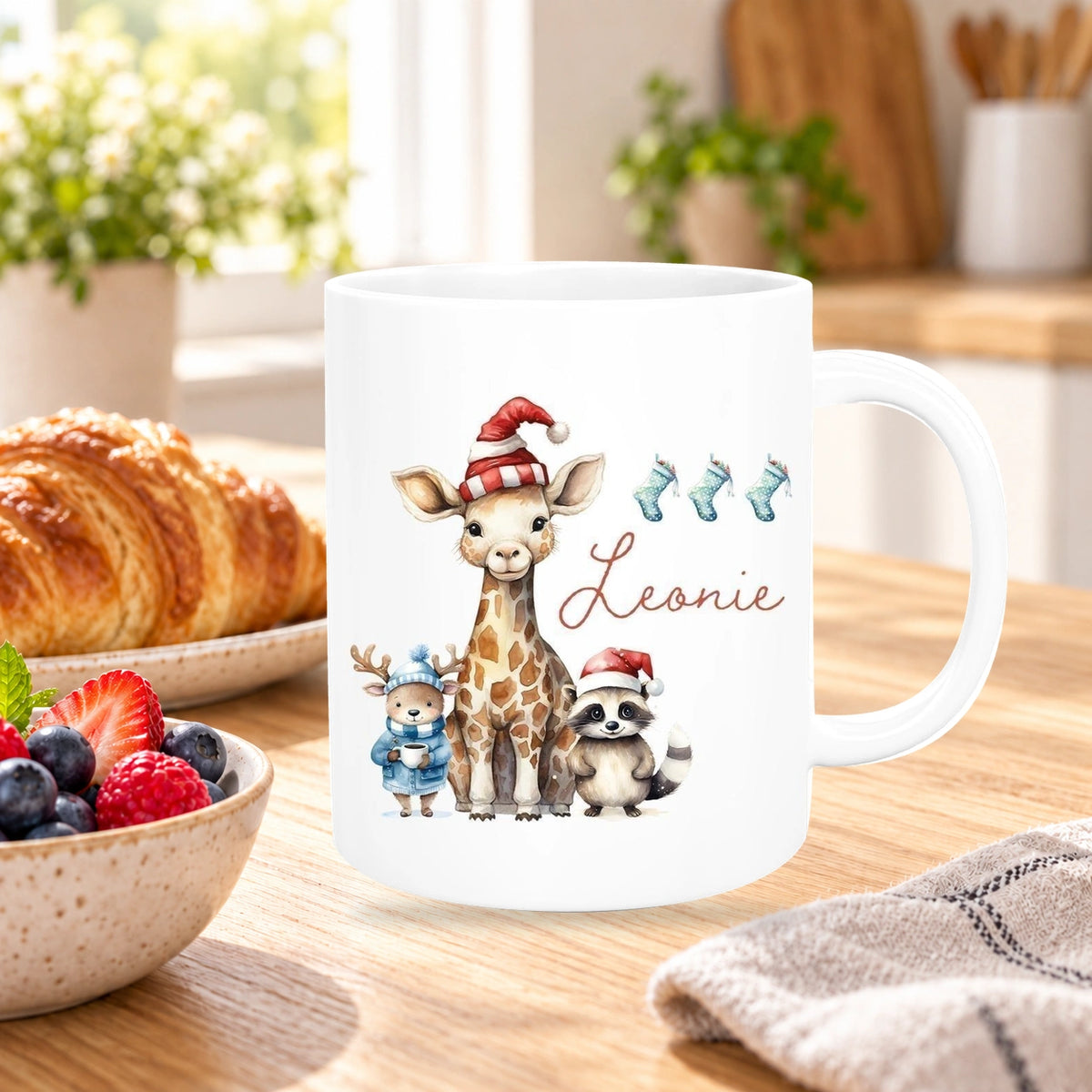 MUCKKI-PRO:70c125d097f39aeaee537ffebabf3677fb7eaa9d02db780d0253662f6cada475:Tasse Wunschname Weihnachten Tiere 1 Keramik Kinderbecher personalisiert