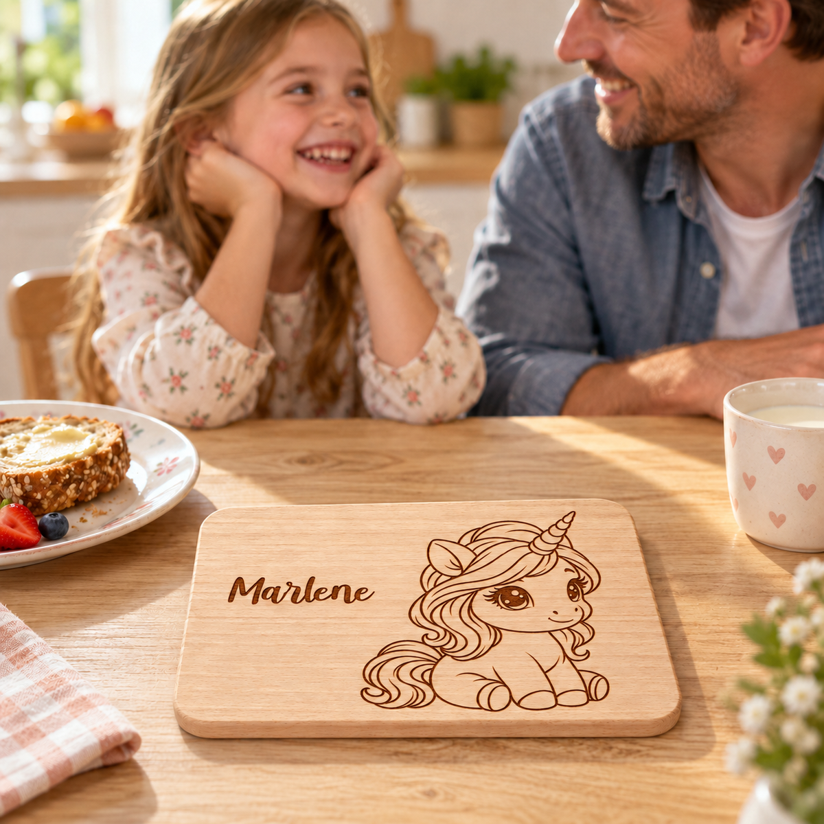 MUCKKI-PRO:b80cfbb01f188bb609db3ebd5914d8e4575bb4d303d4479b1f901d2ffb6cdf05:Frühstücksbrett personalisiert Einhorn 10 ,Holzbrett, Brettchen personalisiert