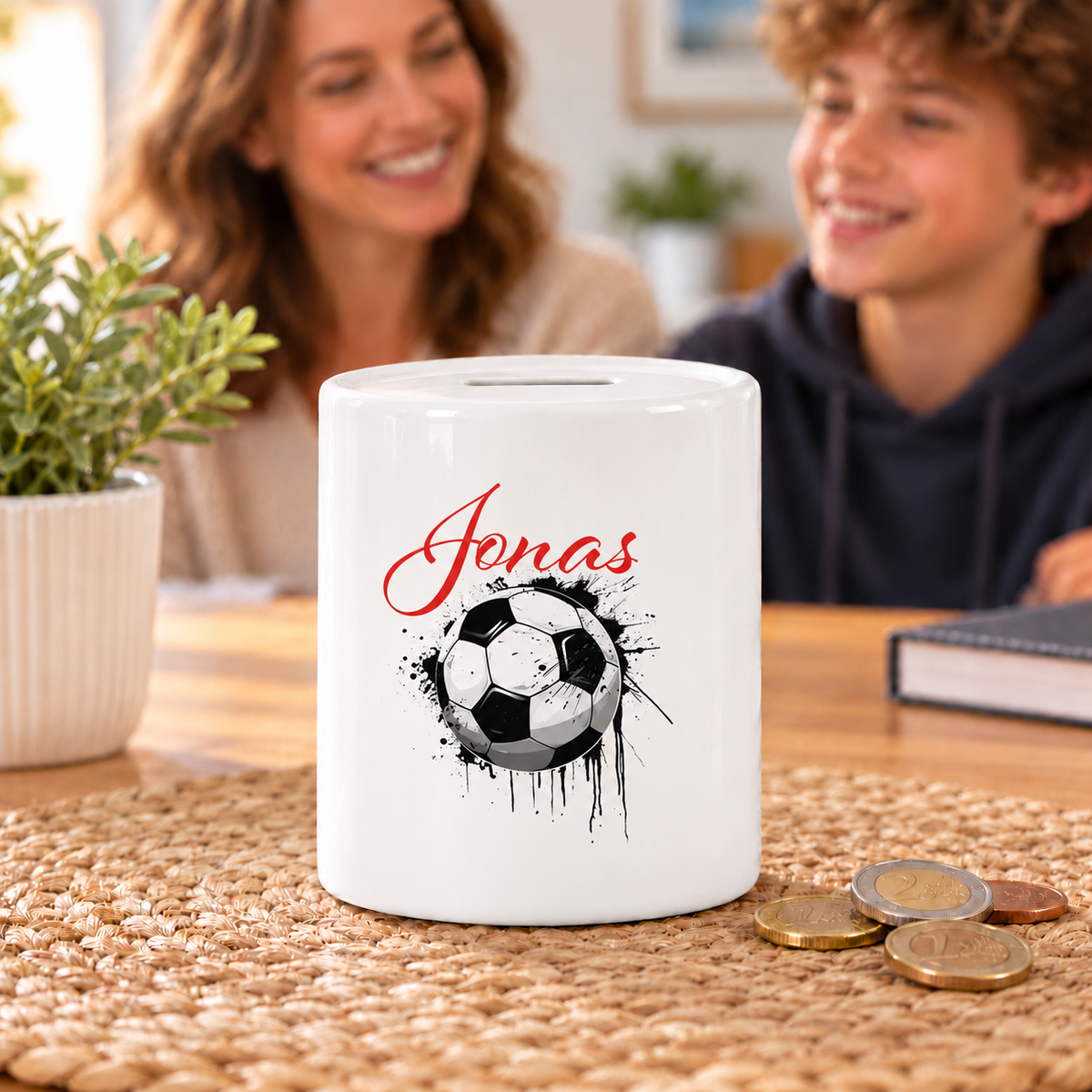 MUCKKI-PRO:6427211a96d044bd6247db58ca7811084bdbddc40ddad0558917fc2b5c1c91ef:Spardose mit Wunschname Fußball 19 personalisiert