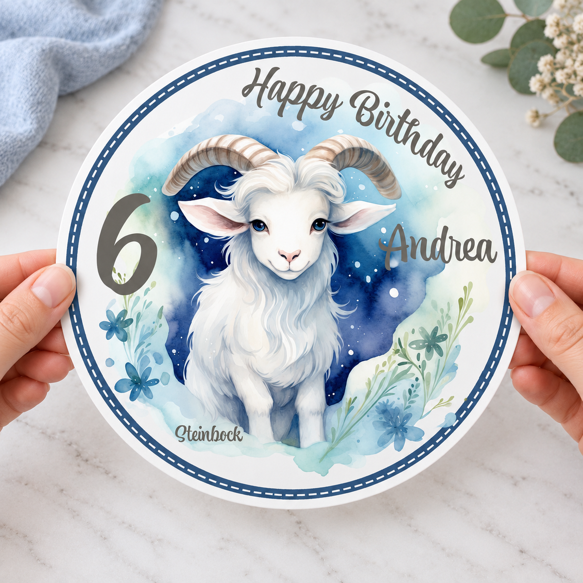 MUCKKI-PRO:2ffbb5a8600126595d06ac1270d189ac7d1487d2ab2f69be2515808491dd88b4:Tortenaufleger Geburtstag Sternzeichen Steinbock 1 Name & Zahl (20cm) Fondant Papier