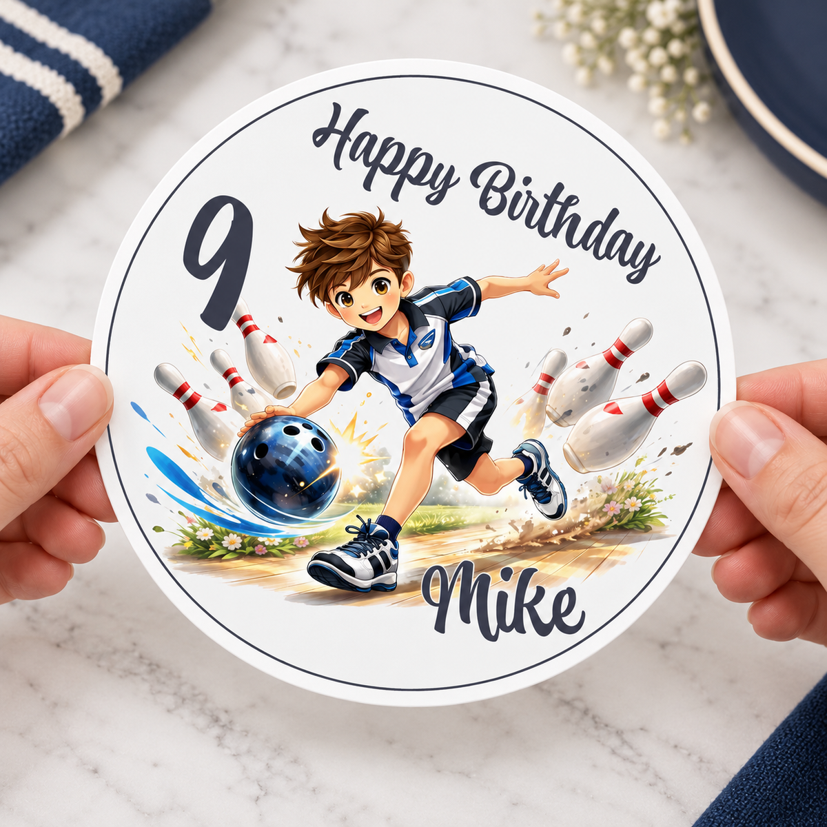 MUCKKI-PRO:1d861d87ae6440592f329ad4d4eba0d0cad9df9b87d02bc742fc3818c9bbc921:Tortenaufleger Geburtstag Kegeln 1 Name & Zahl (20cm) Fondant Papier