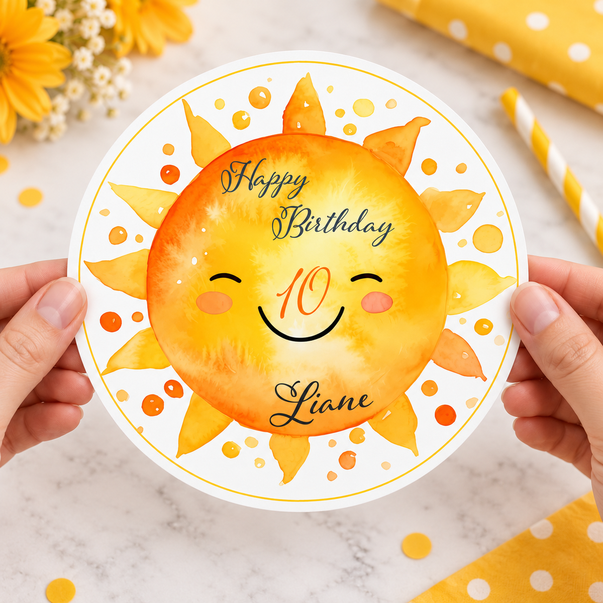 MUCKKI-PRO:8c3be1adaf1c007de002d78c1c656da4c6c882dd55ec32e0748a0074b4c9c3e2:Tortenaufleger Geburtstag Sonne 1 Name & Zahl (20cm) Fondant Papier