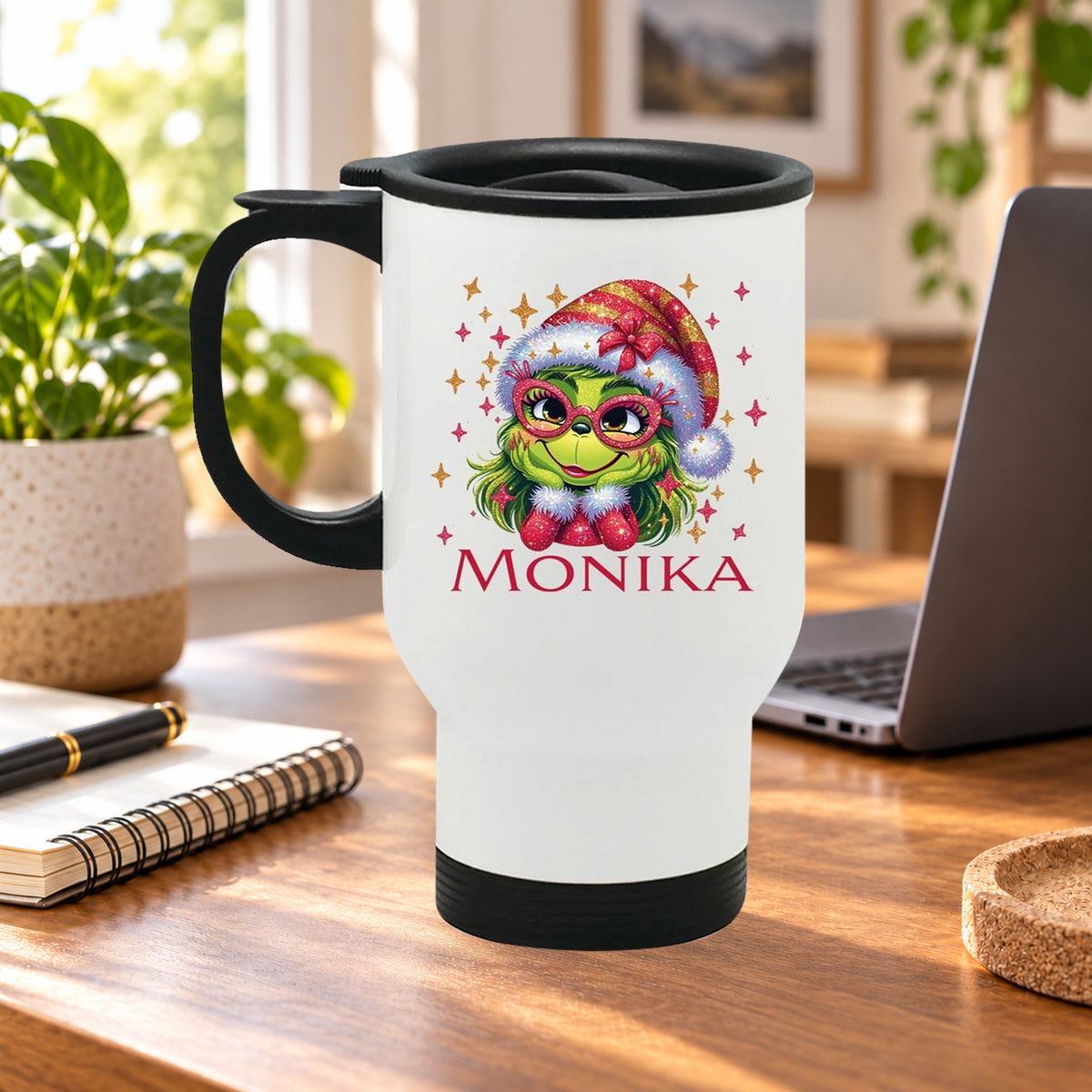 MUCKKI-PRO:edf08d6d161ab24dd6b5f3c0ddd2cb669ecb4bd0bb6c33bba26d87c8b4453619:Edelstahl-Thermobecher mit Deckel Weihnachten Lady-Grinch 1 personalisiert weiß