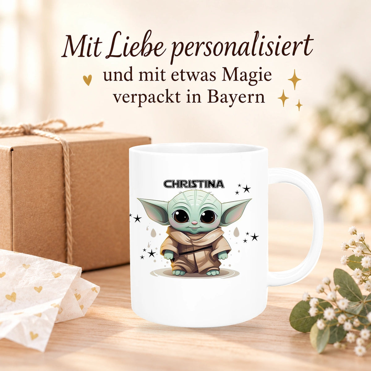 MUCKKI-PRO:19e7a4078d146e2fc7a966458185da1c5852f050fe13fe3d0be264676b00d5bf:Tasse Wunschname Baby-Yoda 3 Keramik Kinderbecher personalisiert versch. Farben