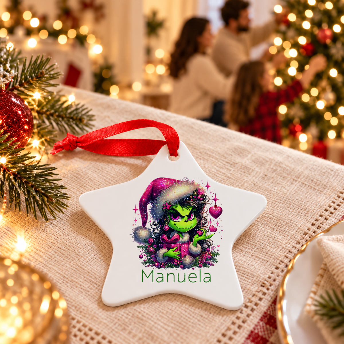 Weihnachtsanhänger personalisiert Lady-Grinch 2 mit Wunschnamen – Rund, Stern, Herz oder Glocke