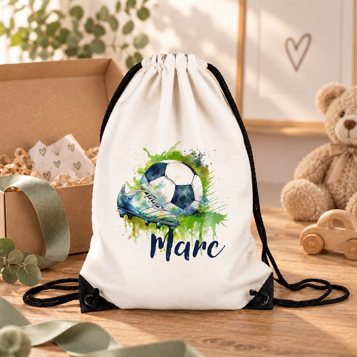 MUCKKI-PRO:ebbfda280e50afd96af0ee856eb569ca8ae8e302e8eca3c8cd7ad32657beb361:Turnbeutel Fußball 4 mit Wunschname personalisiert – 36 × 43 cm