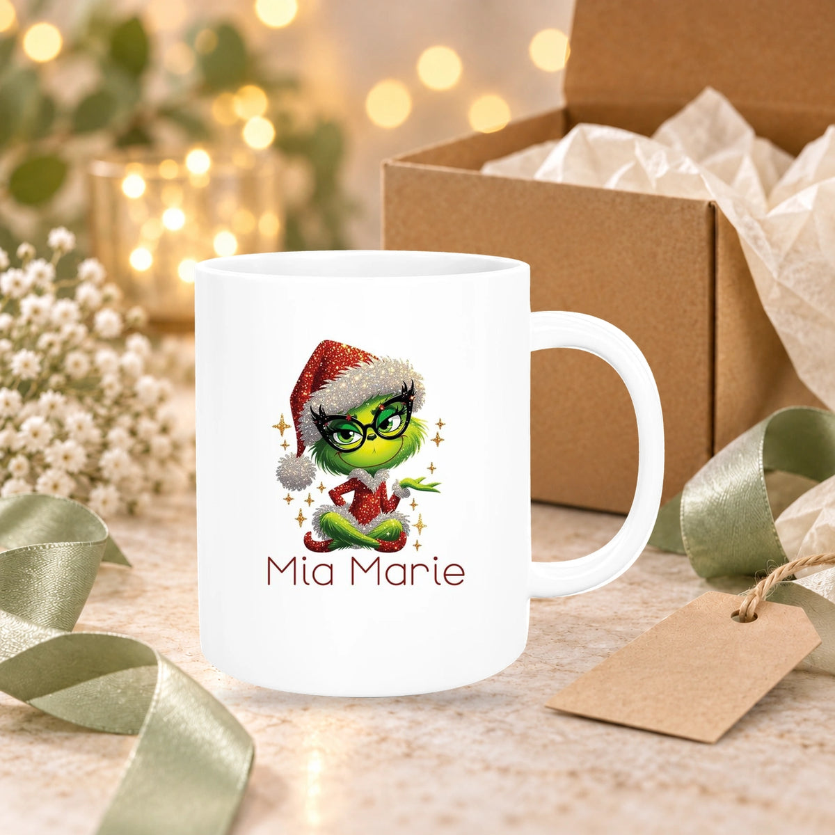 MUCKKI-PRO:9ba3f6c36d1683fc3585deaa9cfee428a129e776785a9bf56593053c43a276ed:Tasse Wunschname Weihnachten Lady-Grinch 4 Keramik Kinderbecher versch. Farben