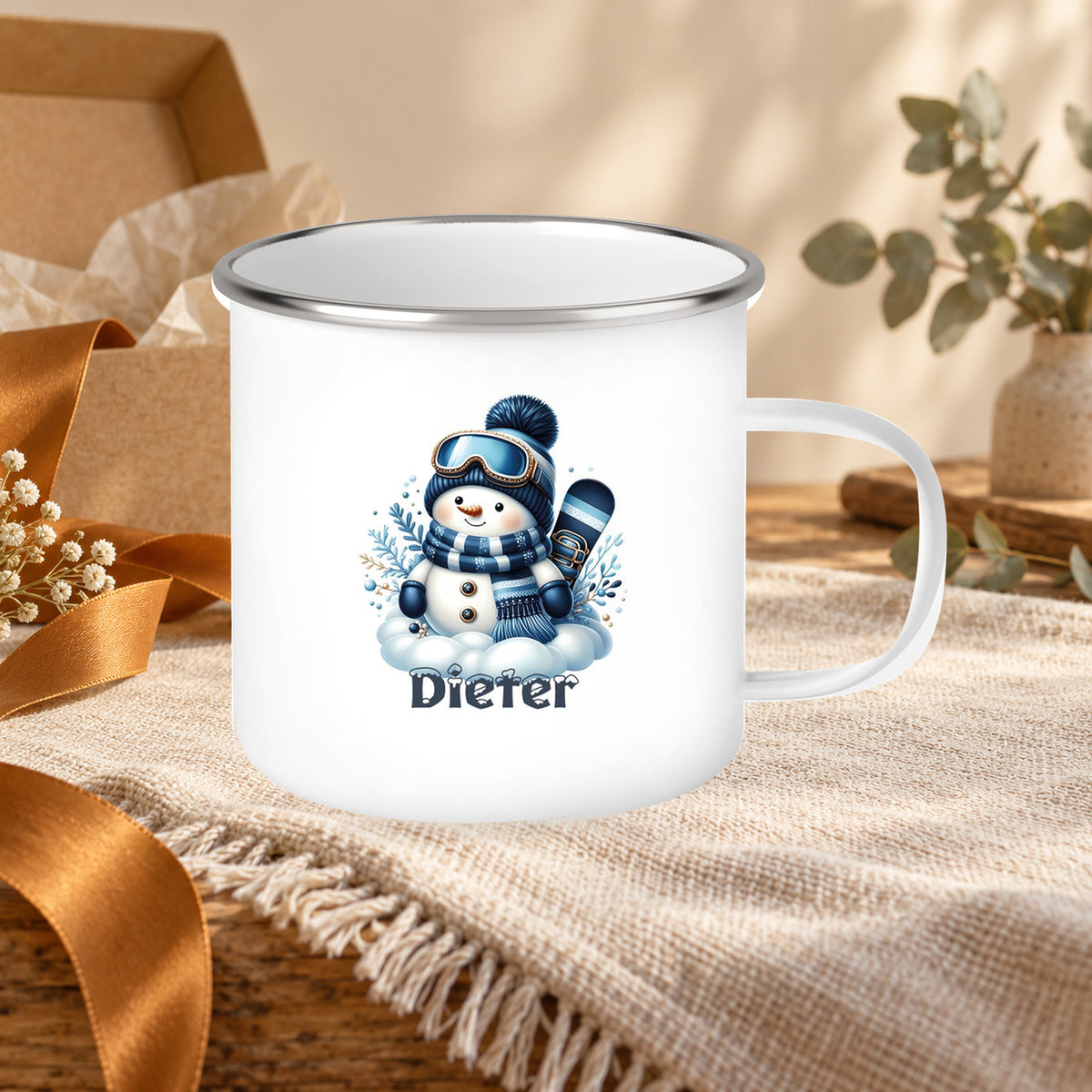 MUCKKI-PRO:fb79b4bbd3b98534eb663e0331d4f19659fde4e1d4c14efa5240e50ee649b6b0:Tasse Wunschname Weihnachten Schneemann 6 Emaille Kinderbecher