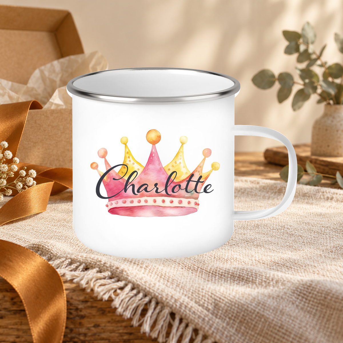 MUCKKI-PRO:5a8bb434cb44ca716380b448ee3d0225798acdde430dde57756dcb3b0f9b56cc:Tasse Krone 2 Wunschname Emaille Kinderbecher personalisiert