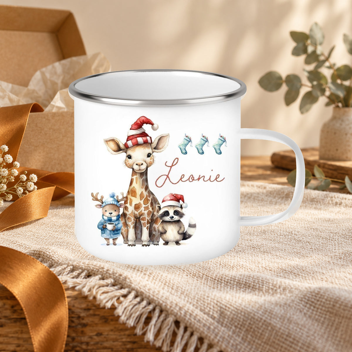 MUCKKI-PRO:bcd5ef7f0ebbe79e6821c8955afeed0ce198ffb22320ec47aa4be36edf254e65:Tasse Wunschname Weihnachten Tiere 1 Emaille Kinderbecher personalisiert