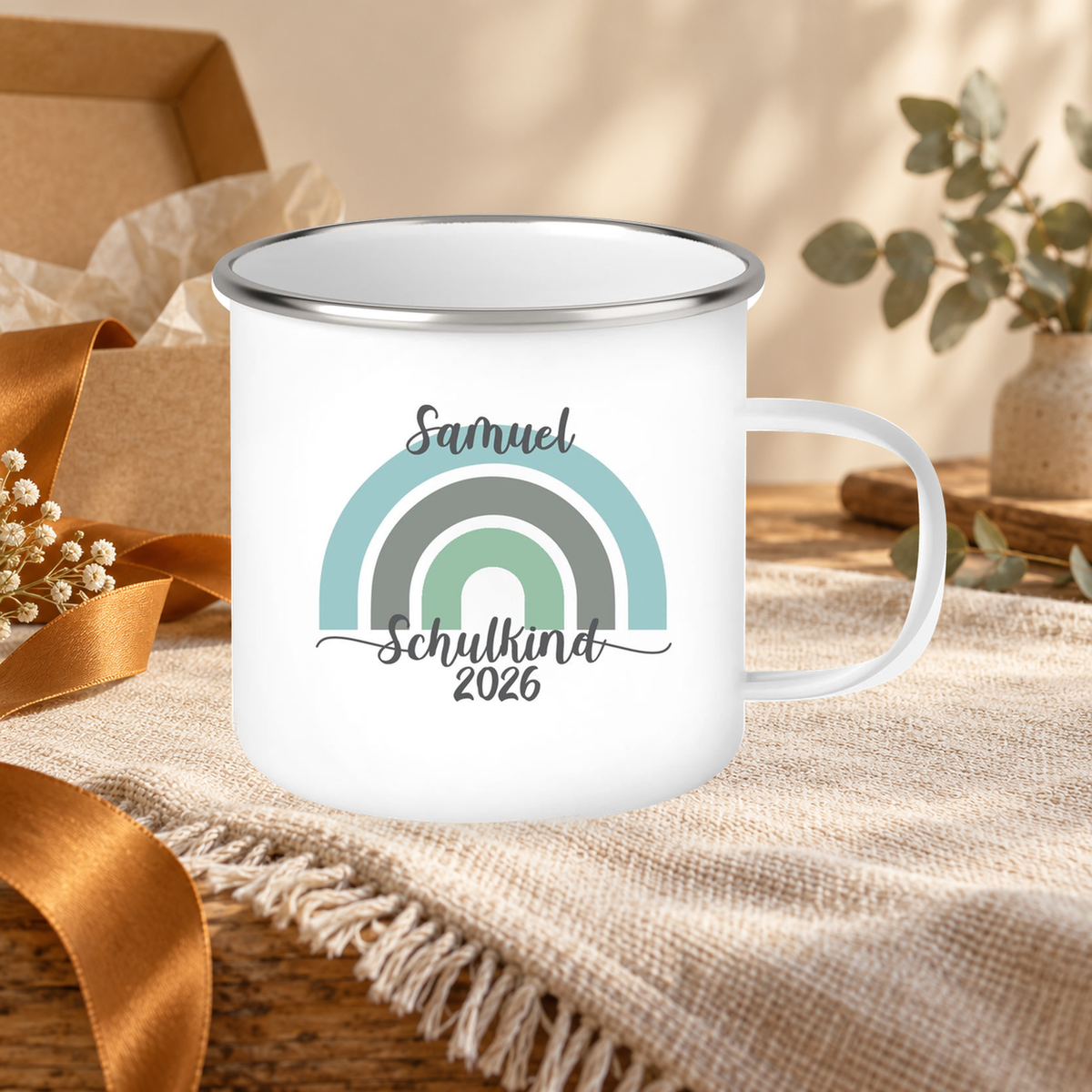 MUCKKI-PRO:c63cdbd01fff1aef29833609b0344ec3e987b02fd0dcb87f67ccbd47d76c2aa5:Tasse Schulkind 05 Wunschname Rainbow Emaille Kinderbecher Personalisiert
