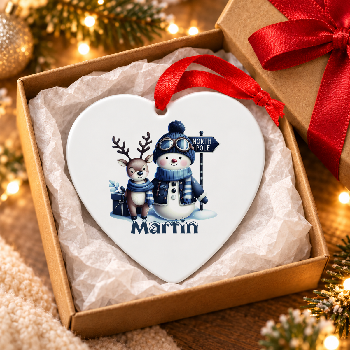 MUCKKI-PRO:20e77387923f62708c16a1aa8d8e2f2aae3918e08e170dc7f6b6df88a64f4734:Weihnachtsanhänger personalisiert Schneemann 5 mit Wunschnamen – Rund, Stern, Herz oder Glocke