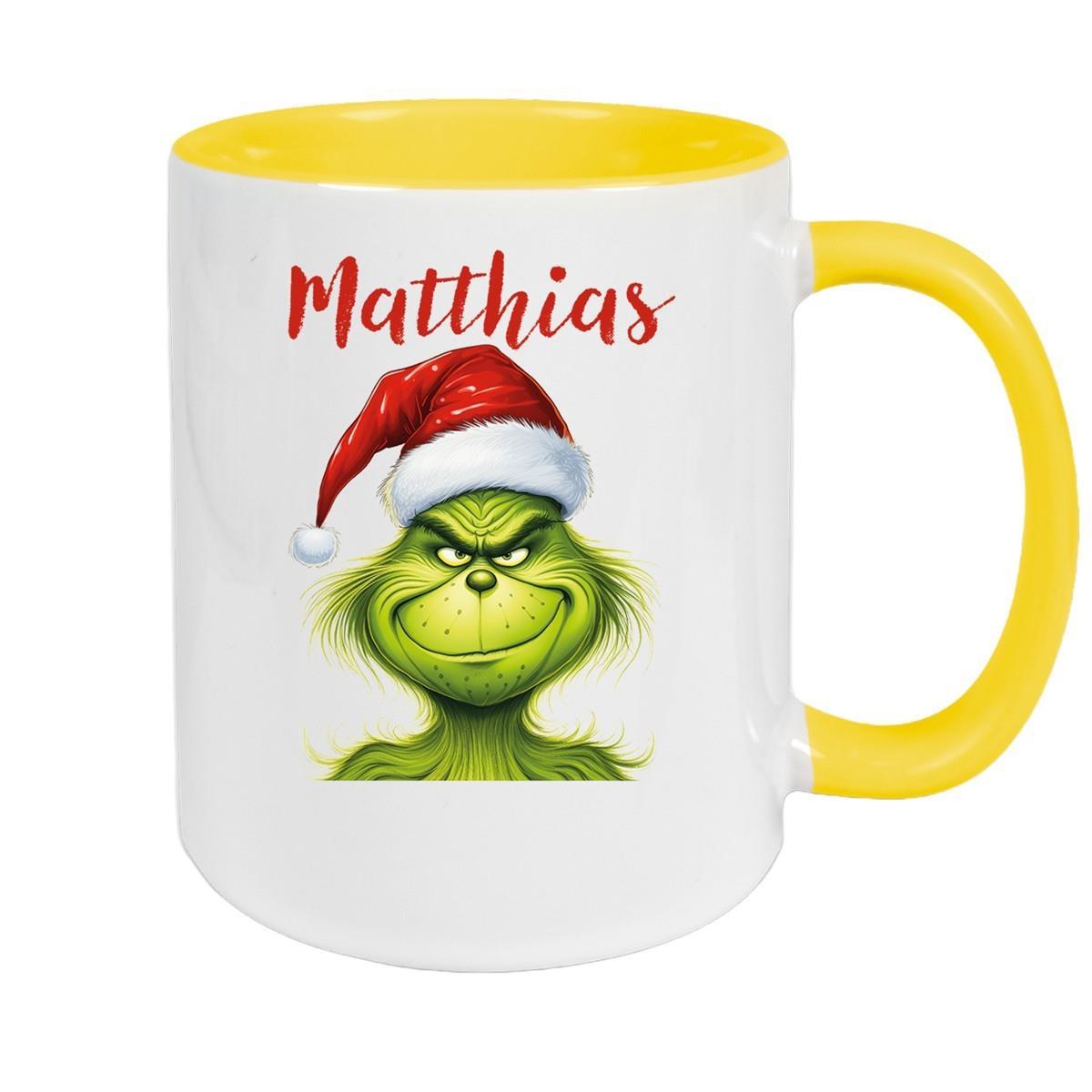 MUCKKI-PRO:dcf14ac8e9ce6f3da0dc9a2d47330994bbf53c23f9aa66514f5b653b4d425d9e:Tasse Wunschname Weihnachten Grinch 3 Keramik Kinderbecher – Gelb