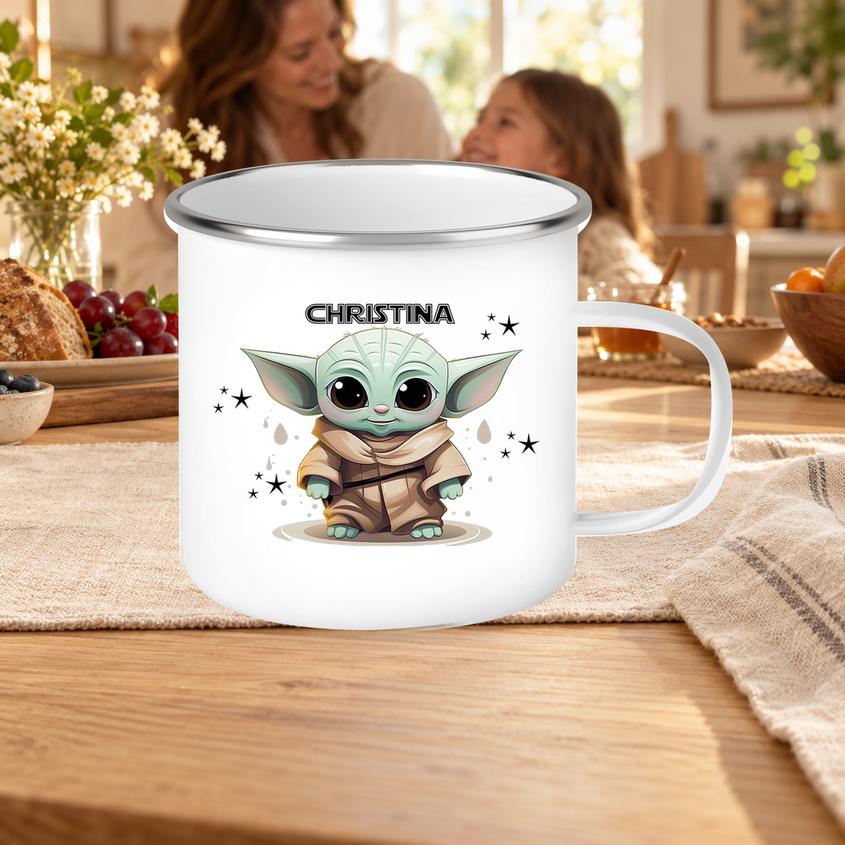 MUCKKI-PRO:1bc60fa7fc5cae54523ee36e48873559cbdb500e9c694d93b78520aac87d99fb:Tasse Wunschname Baby-Yoda 3 Emaille Kinderbecher personalisiert