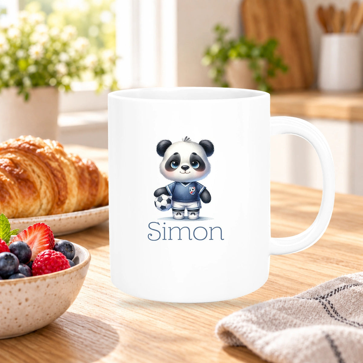 MUCKKI-PRO:de45c79d1f2a6c42b1776dc362173cf960710fa5b7c9fb059d6a11530a1b14f3:Tasse Wunschname Fußball 17 Personalisiert Panda Keramik Kinderbecher versch. Farben