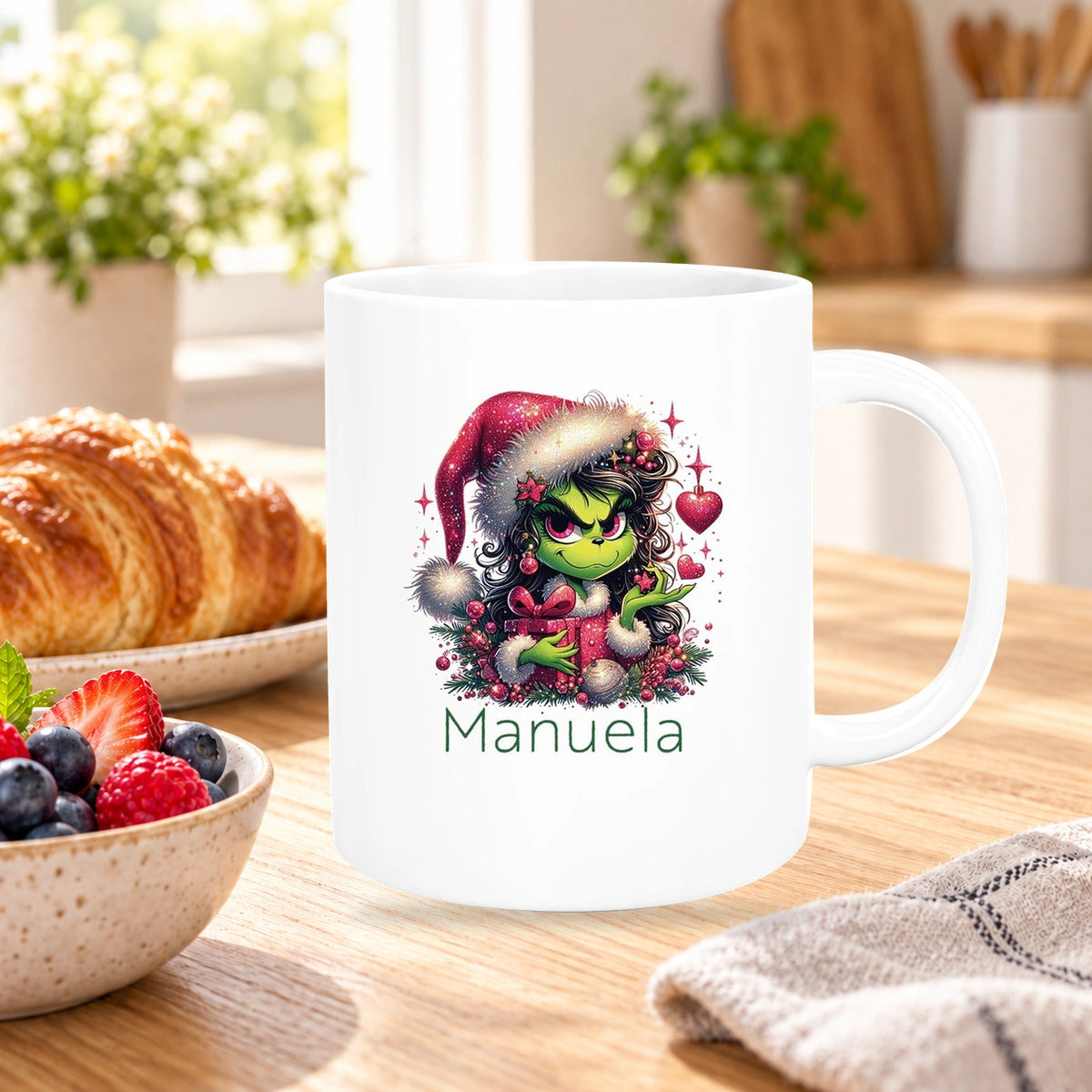 MUCKKI-PRO:956969cbcea1b174ce5f9af53f0923d89223fdb94a66492455997a52616d8b66:Tasse Wunschname Weihnachten Lady-Grinch 2 Keramik Kinderbecher versch. Farben