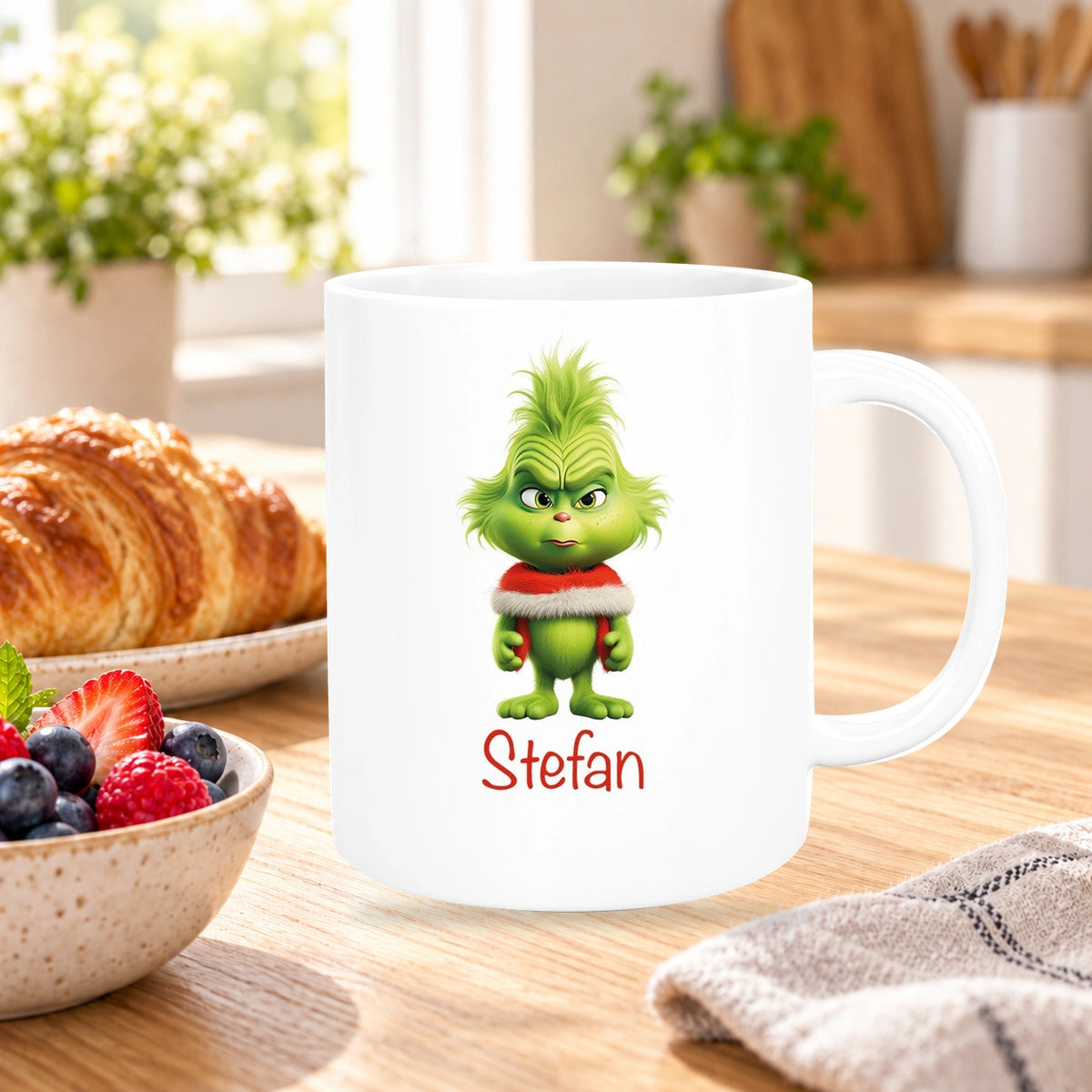 MUCKKI-PRO:78ec01b76f80071cf173b650ee4f7132cf5eb4596f2482822b5077eb8b9432d0:Tasse Wunschname Weihnachten Grinch 1 Keramik Kinderbecher versch. Farben