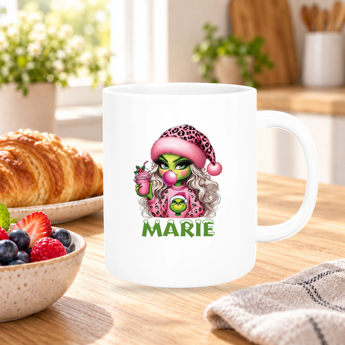 MUCKKI-PRO:b026fe00e3c431e44504d21f97ef94e951b14189dc943d7ba22145a3d5659081:Tasse Wunschname Weihnachten Lady-Grinch 5 Keramik Kinderbecher versch. Farben