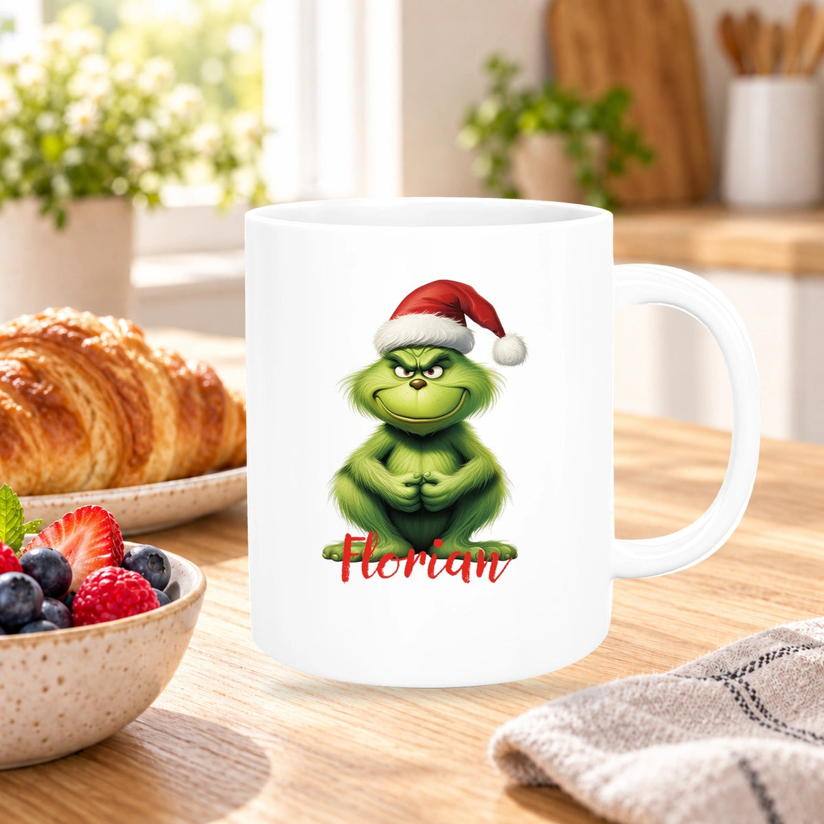 MUCKKI-PRO:14559734df0304d9b20c17d0e21451acf9451edd8a8ed57eae8ce2d006e22c93:Tasse Wunschname Weihnachten Grinch 5 Keramik Kinderbecher versch. Farben