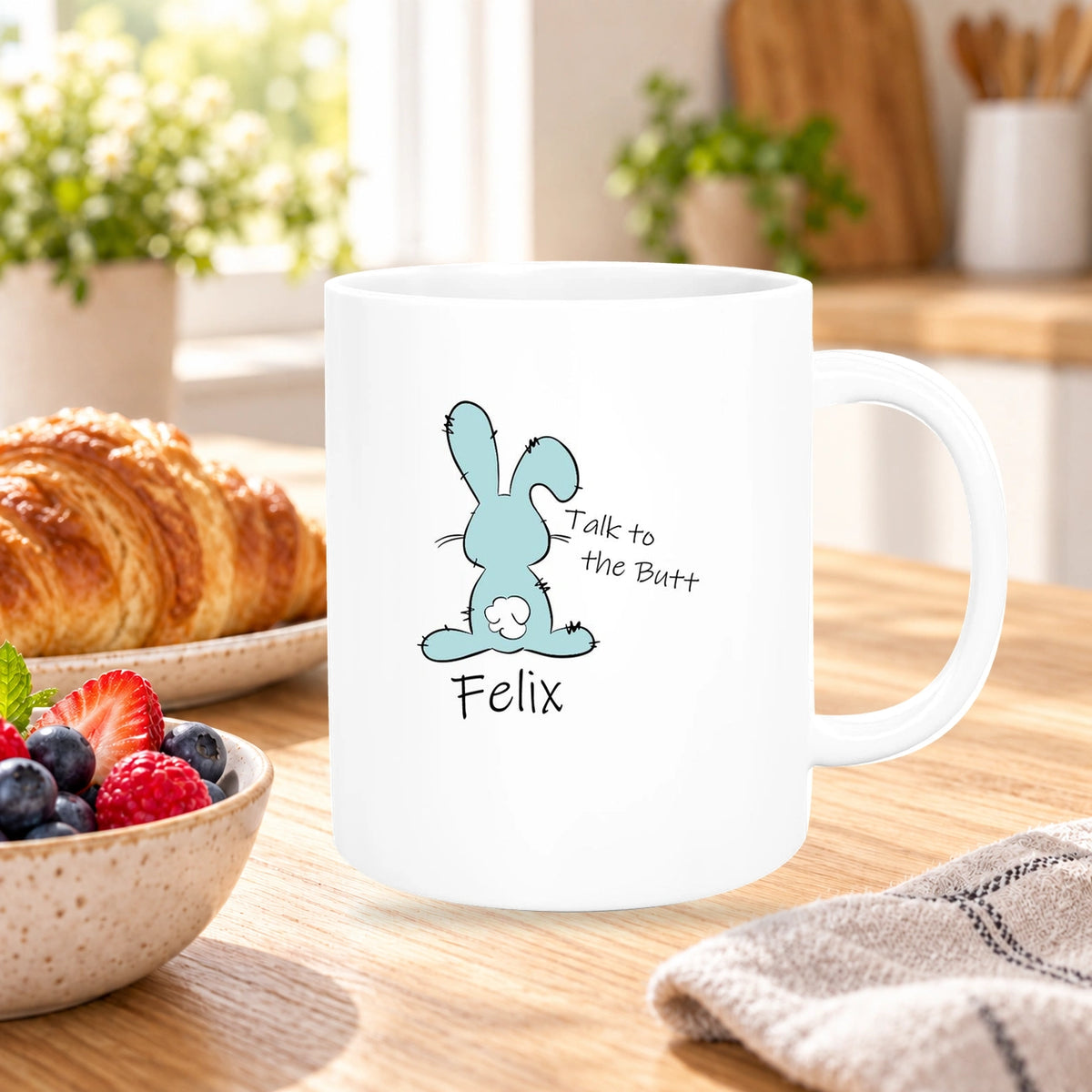 MUCKKI-PRO:efc319e8327490d1d6ecbe3107986830451bcebee361727a6f149497dbca5e91:Tasse Ostern - Hase Talk to the Butt 2 Wunschnamen Keramik personalisiert versch. Farben