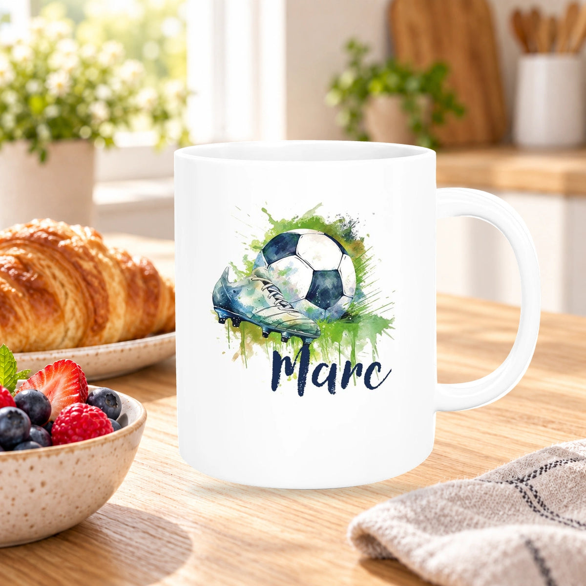 MUCKKI-PRO:0005310c574fdb9b0e153ea2c906cdebc73207d0bf8e64d8a8558bab75b54aa1:Tasse Fußball 4 Wunschname Keramik Kinderbecher personalisiert versch. Farben