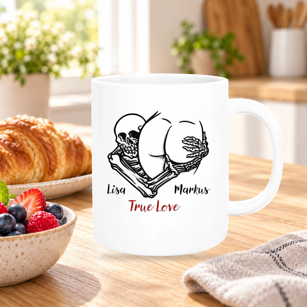 MUCKKI-PRO:04925fce39357190a868368366d03b390a414f8a749025dd77acce504256101e:Tasse Totenkopf True Love Valentinstag 7 Wunschnamen Keramik personalisiert versch. Farben