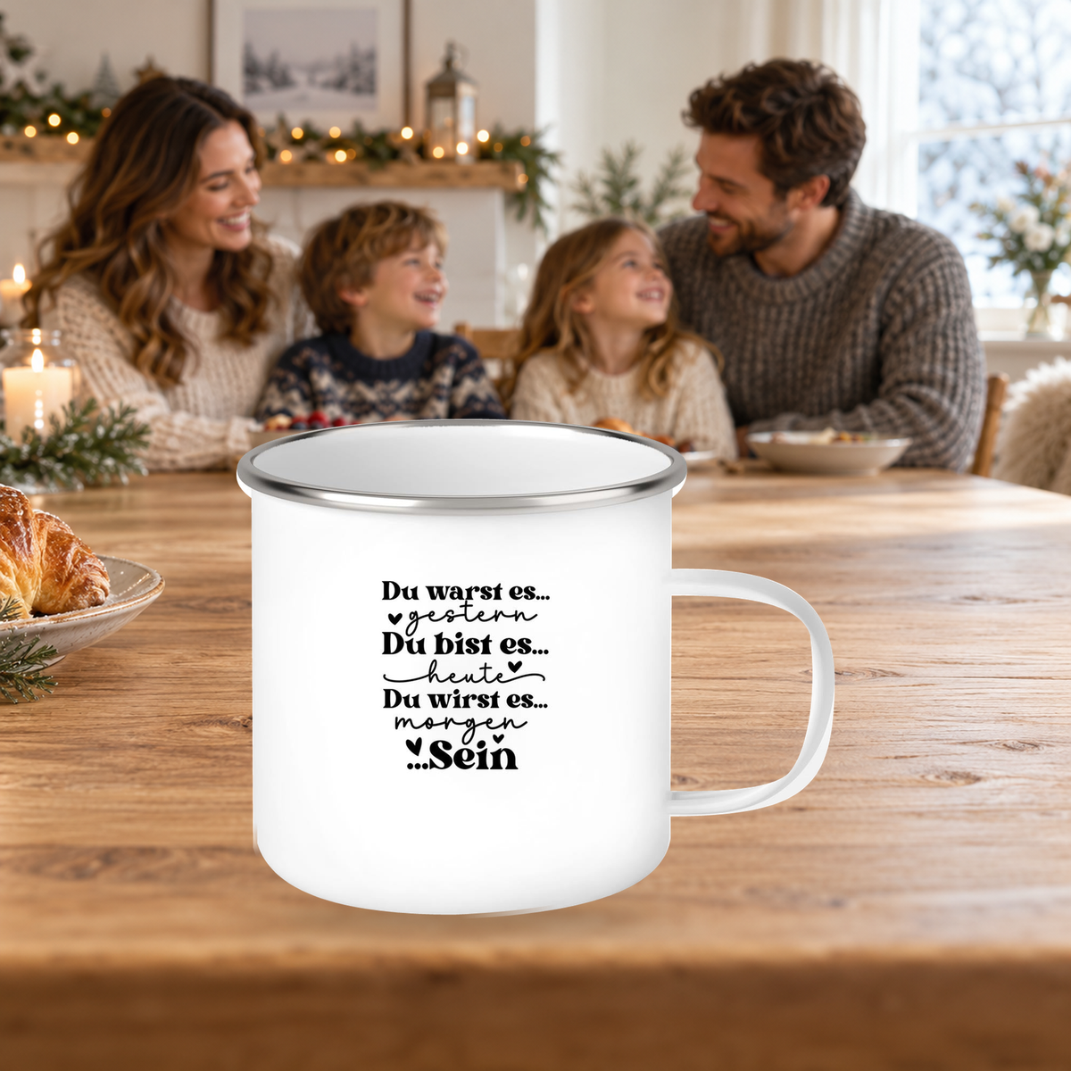 MUCKKI-PRO:6d4e5114e5b68453acd980024b106e0ad46ea5429955aecb981f39069f254c1c:Tasse Spruch "Du bist es" Valentinstag 12 Wunschnamen Emaille personalisiert