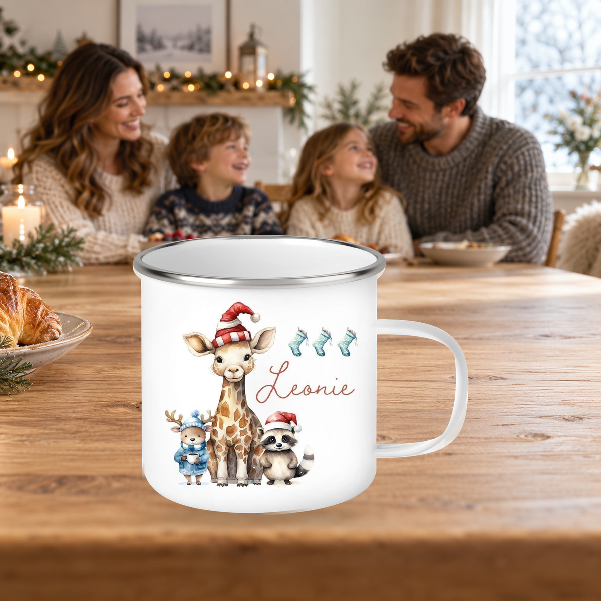 MUCKKI-PRO:77200fedcdcc1aaa41d1975a43f1ebf64ab3a58d247864d3fd2566b21760d5df:Tasse Wunschname Weihnachten Tiere 1 Emaille Kinderbecher personalisiert