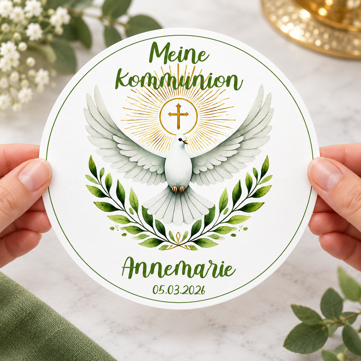 MUCKKI-PRO:1383a3a41167c8e619ecad8564963e36b29950989b25f87a02e60610d09203a0:Tortenaufleger Kommunion Heiliger Geist1 Name & Datum (20cm)