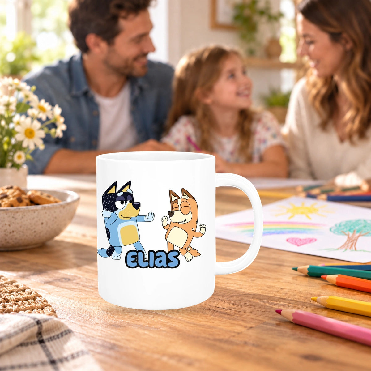 MUCKKI-PRO:cb9a6ecaa0161bdc2220fbe31ef18c79039b8e0bc3dc1c8ee356d8009966623b:Tasse Bluey 1 Wunschname Keramik Kinderbecher personalisiert versch. Farben