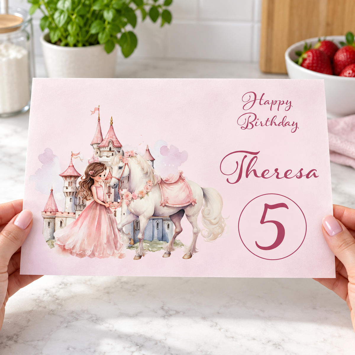 MUCKKI-PRO:c939109a90dd589a697bfa8348acab2e205b55ce518da93beea7e2bceb7a58b7:Tortenaufleger Geburtstag Prinzessin 3 mit Name und Alter – Eckig (28 x 20cm)