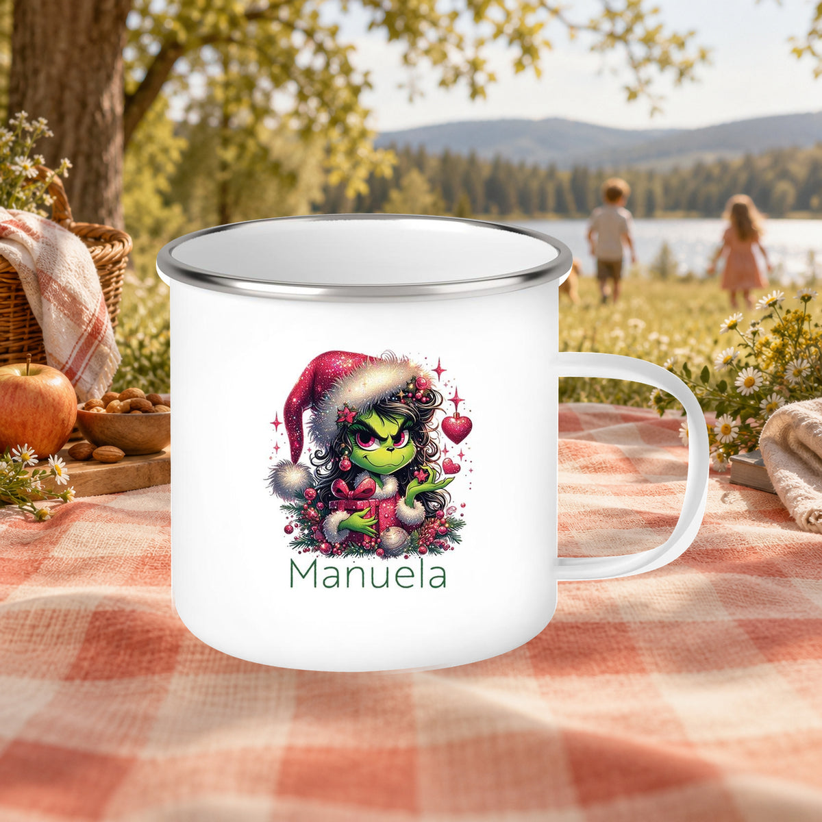 MUCKKI-PRO:f3a4ab3115b48da3c7ed12df98f38efe94c3250fc4dac096702a424f780322db:Tasse Wunschname Weihnachten Lady-Grinch 2 Emaille Kinderbecher