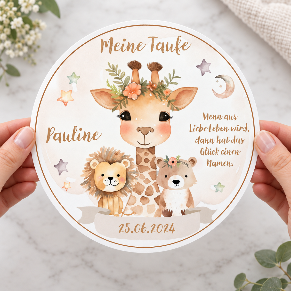 MUCKKI-PRO:09c2e590947f0fdd0b5c1159e621a6670a7c85203b2fbdb2bc756afb057d57d2:Tortenaufleger Taufe Safari 1 Name & Datum (20cm)