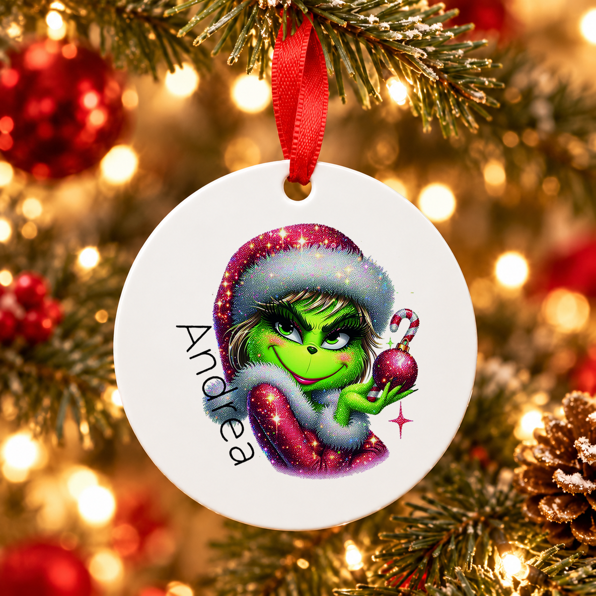 Weihnachtsanhänger personalisiert Lady-Grinch 3 mit Wunschnamen – Rund, Stern, Herz oder Glocke