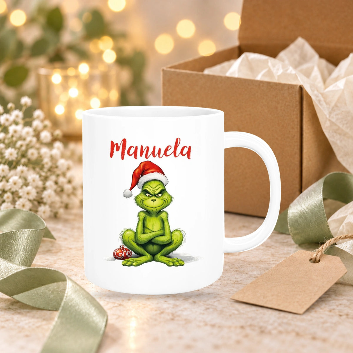 MUCKKI-PRO:084d60c6e32fbd13c7f9805cc099cb0a37aef5a0e9357a161b6e7ad435bacb2a:Tasse Wunschname Weihnachten Grinch 4 Keramik Kinderbecher versch. Farben