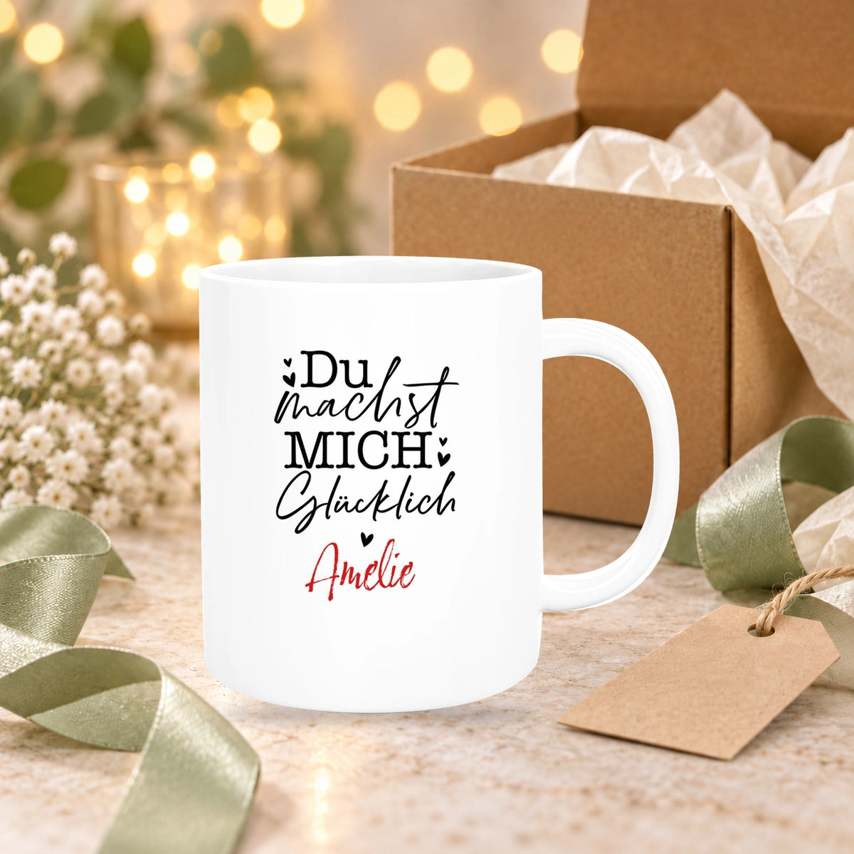 MUCKKI-PRO:f7f42dbdce0b38f58765491f84a9a1e84d41733104fe2e115d5ff4fcaac0af93:Tasse Liebe - Spruch "Du machst mich glücklich" Valentinstag Wunschnamen Keramik personalisiert versch. Farben