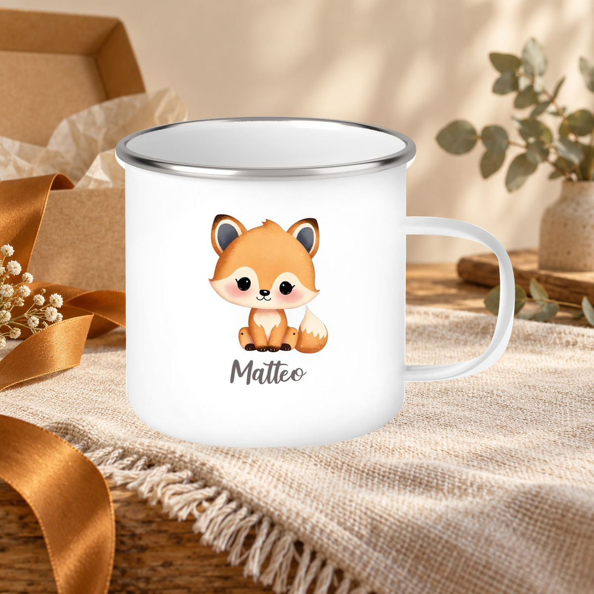 MUCKKI-PRO:e19e32d98f50d78935ce87d48c258d7b87ad44eae1f765ca45a215a3fc21dc7c:Tasse Wunschname Fuchs 1 Emaille Kinderbecher