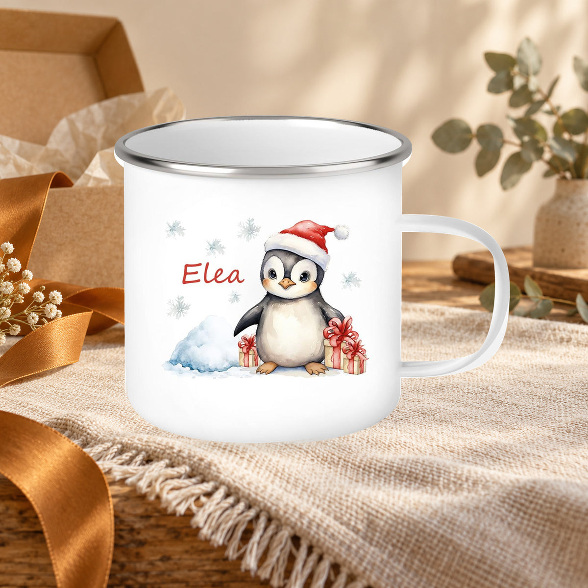 MUCKKI-PRO:7dfc270426f1b28283e5e0dd10d246ee8102455b85cdbebd49f2bc1de691d221:Tasse Wunschname Weihnachten Pinguin 1 Emaille Kinderbecher