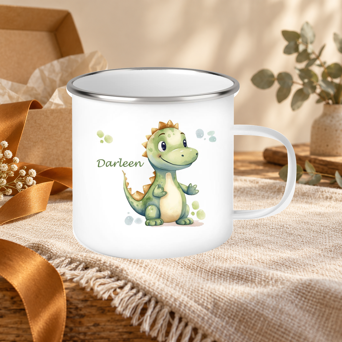 MUCKKI-PRO:6605f25cf917f5a0574443134c26714d8a1d4e954eccfec3c17e6085aaf322f1:Tasse Wunschname Dino 1 Emaille Kinderbecher