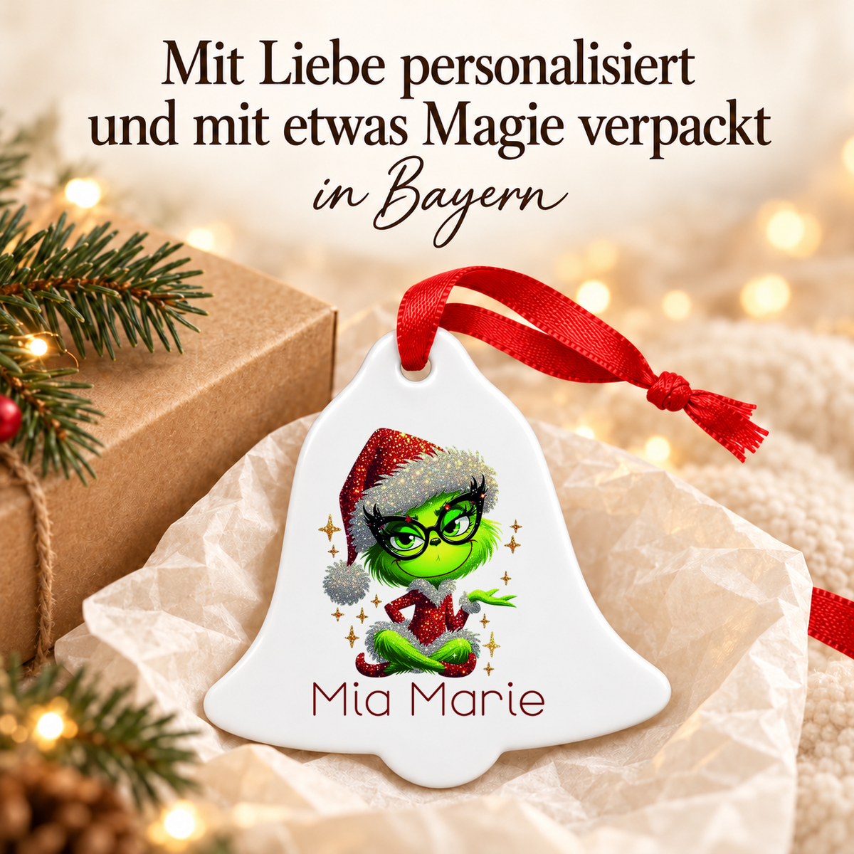 MUCKKI-PRO:3de7020621df152057bc6a2b0c4d55a7bf1754eec3ebacc48f24e4beb6841b9c:Weihnachtsanhänger personalisiert Lady-Grinch 4 mit Wunschnamen – Rund, Stern, Herz oder Glocke