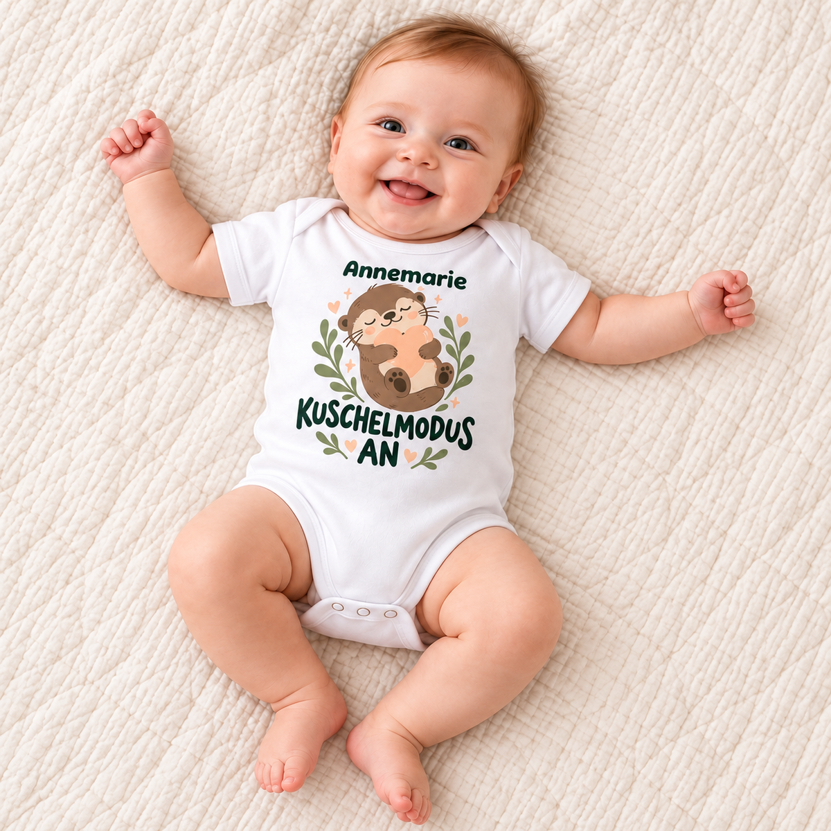 Personalisierter Babybody „Kuschelmodus“ mit deinem Wunschnamen – 03/06M (60/67)